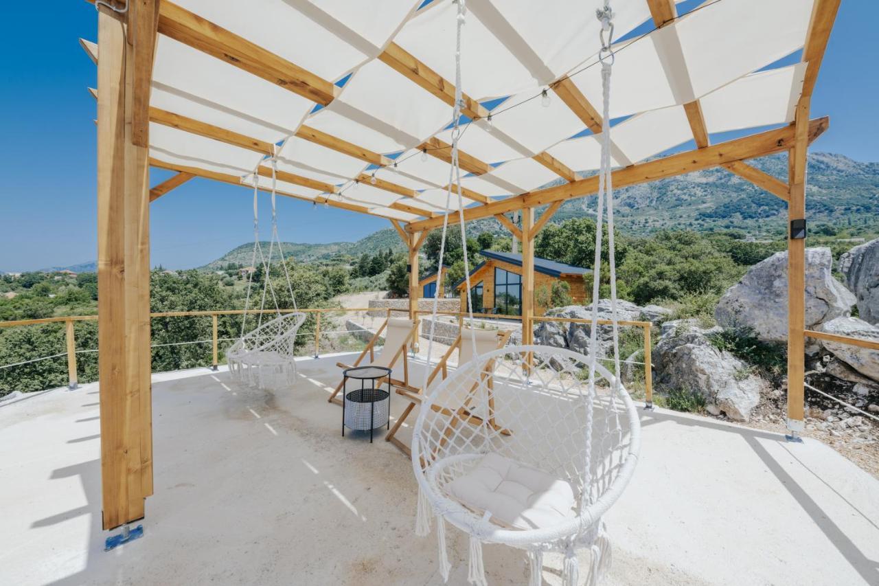 Olive Hills Holiday Homes Bar Exterior foto